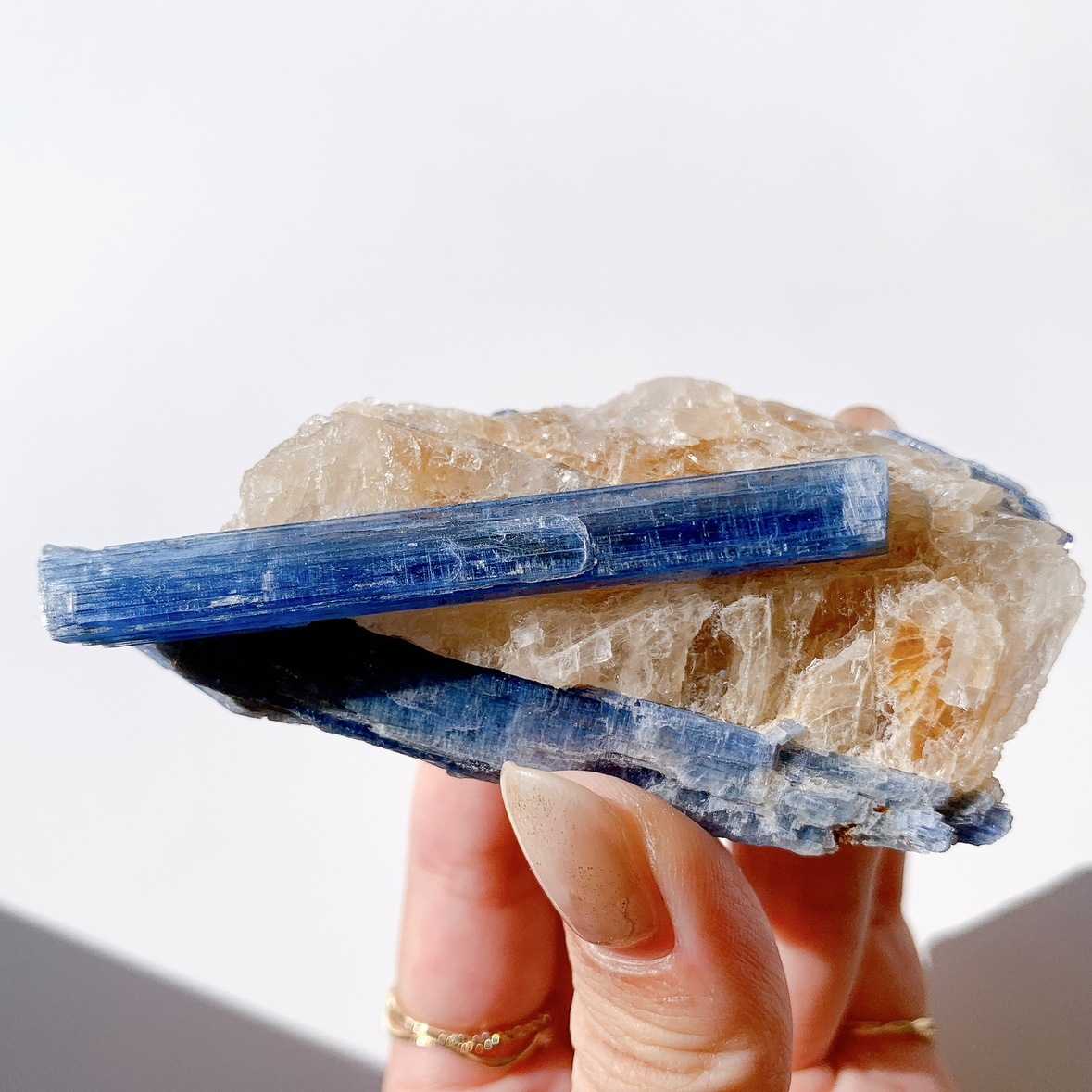 カイヤナイト 原石 母岩付き