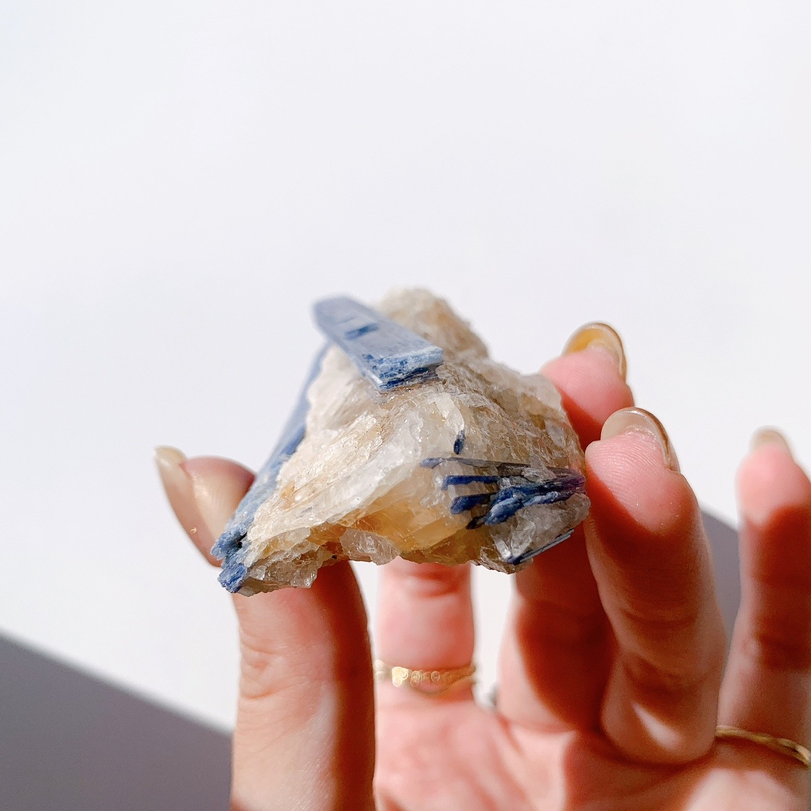 カイヤナイト 原石 母岩付き