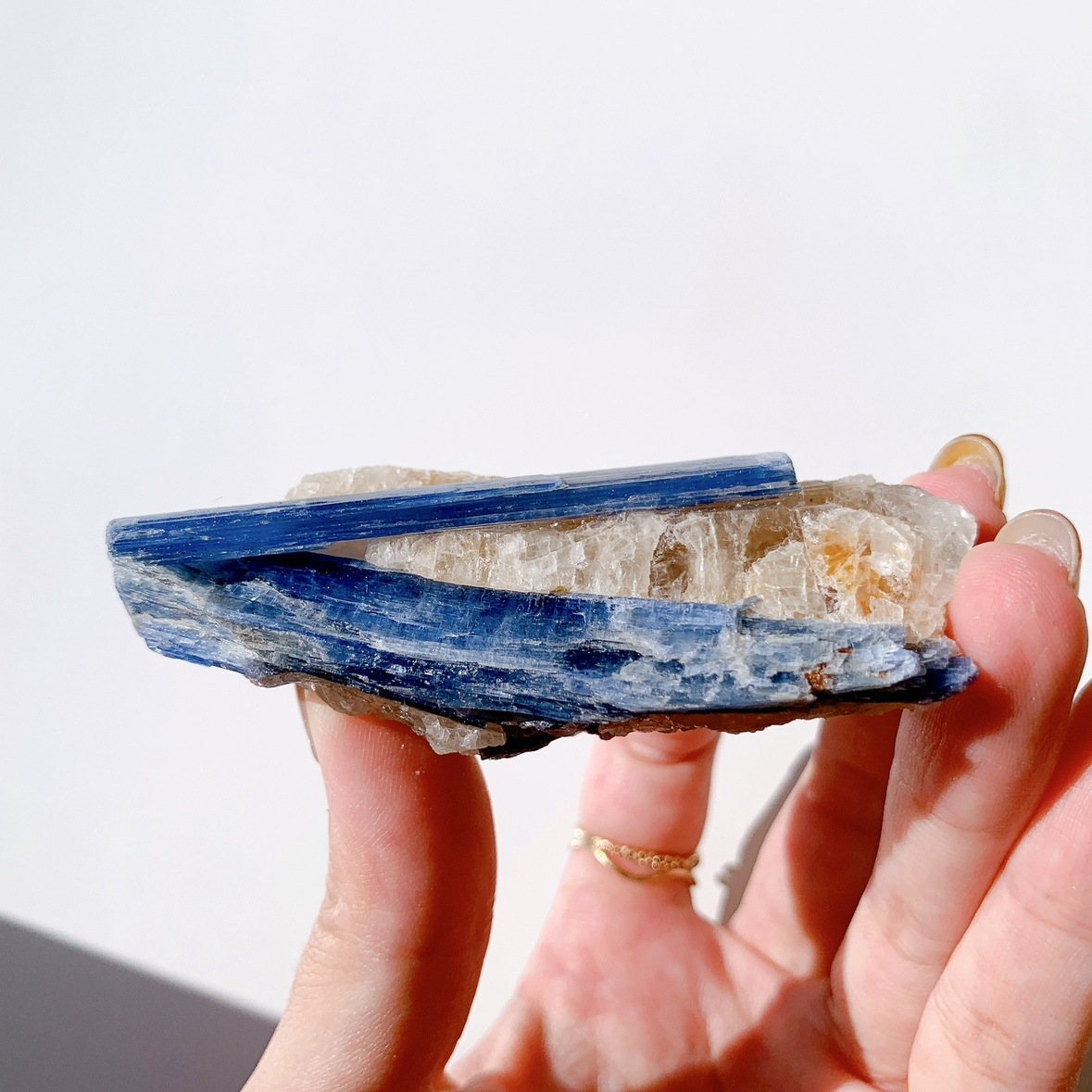 カイヤナイト 原石 母岩付き