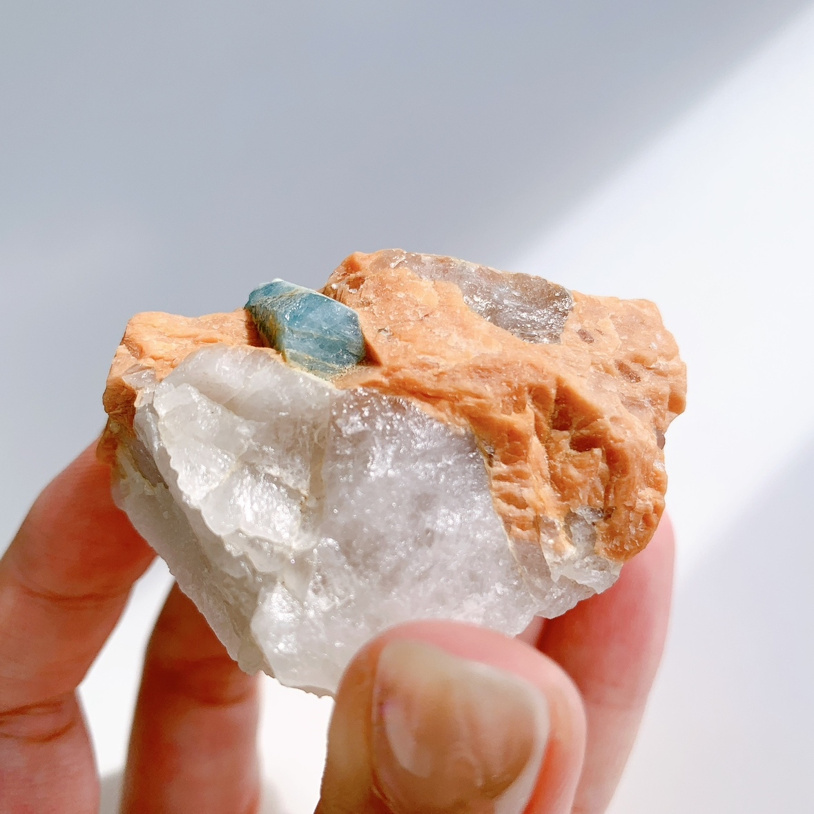 【値下げ】アクアマリン/ベリル(緑柱石)の原石母岩付き　自然結晶 アクアマリン モルガナイト 緑柱石 ベリル 原石 結晶