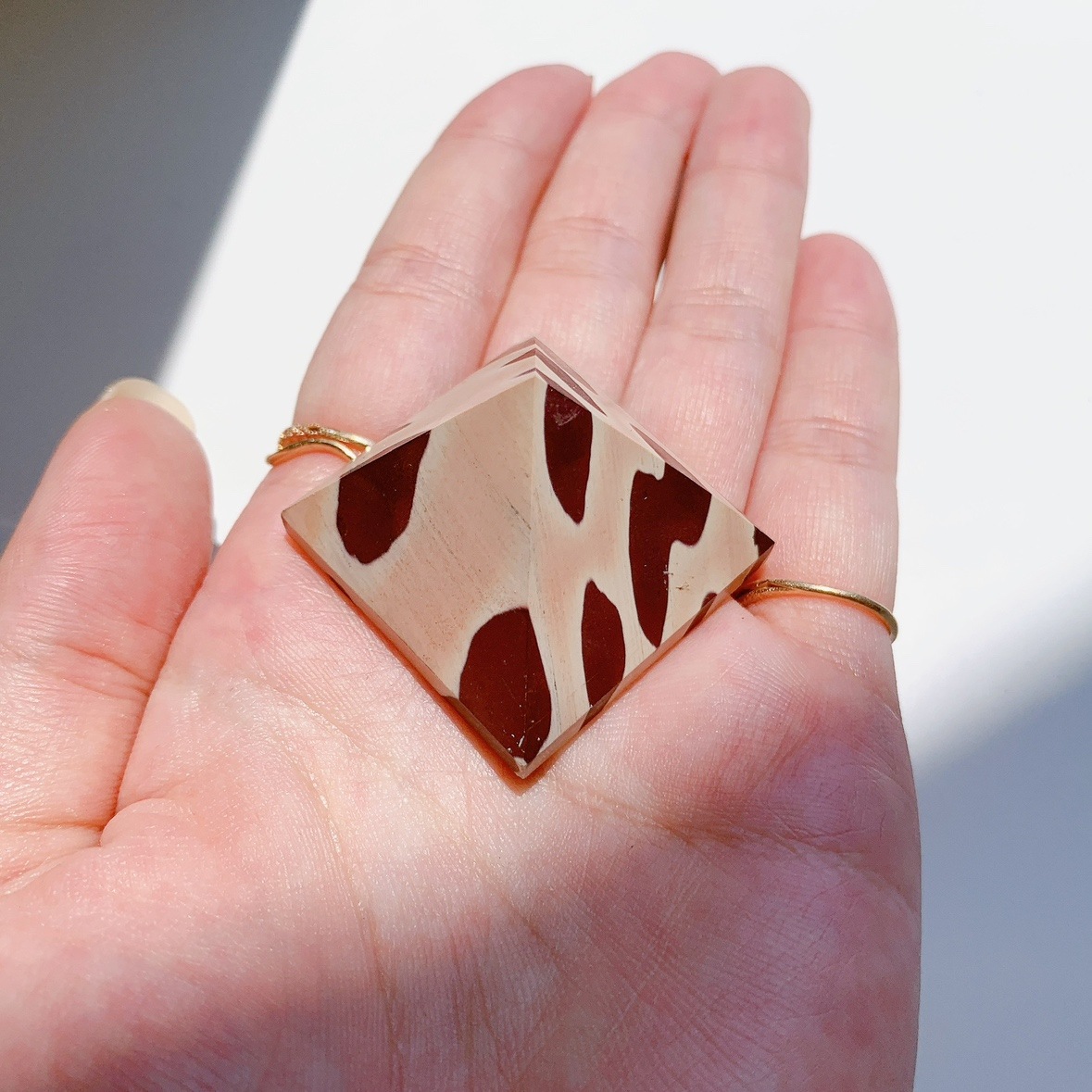 ゼブラストーン ピラミッド型