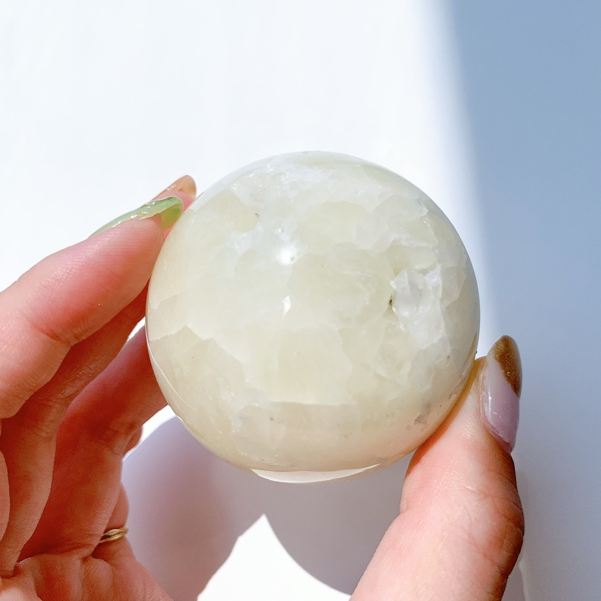 レモンクォーツ（サルファ入り水晶）丸玉
