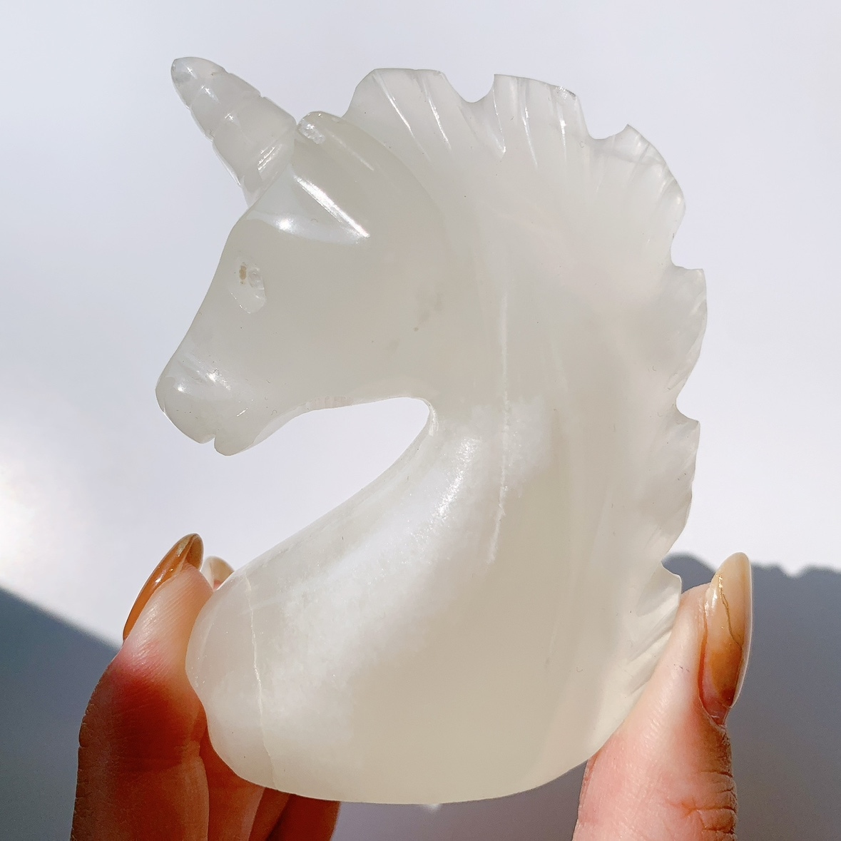 ホワイトオニキス ユニコーン型 | ユニコーン型 | Crystals by Purely