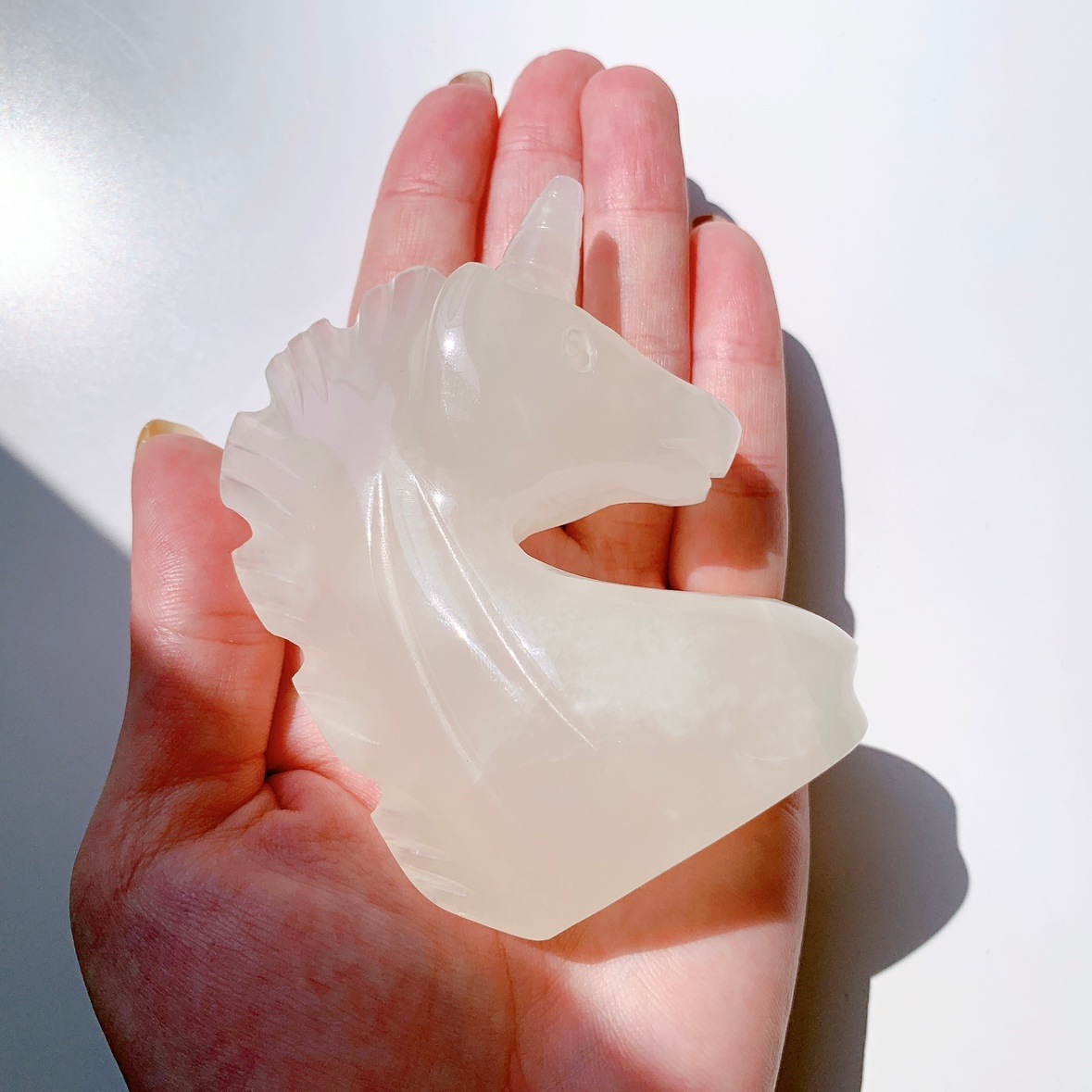ホワイトオニキス ユニコーン型 | ユニコーン型 | Crystals by Purely
