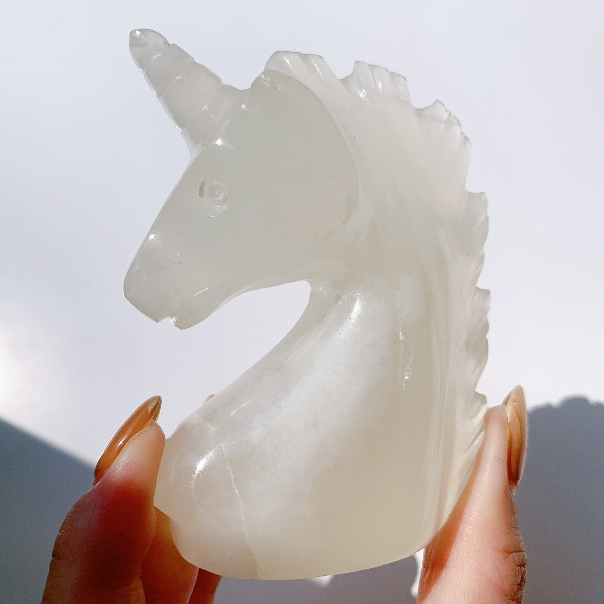 ホワイトオニキス ユニコーン型 | ユニコーン型 | Crystals by Purely