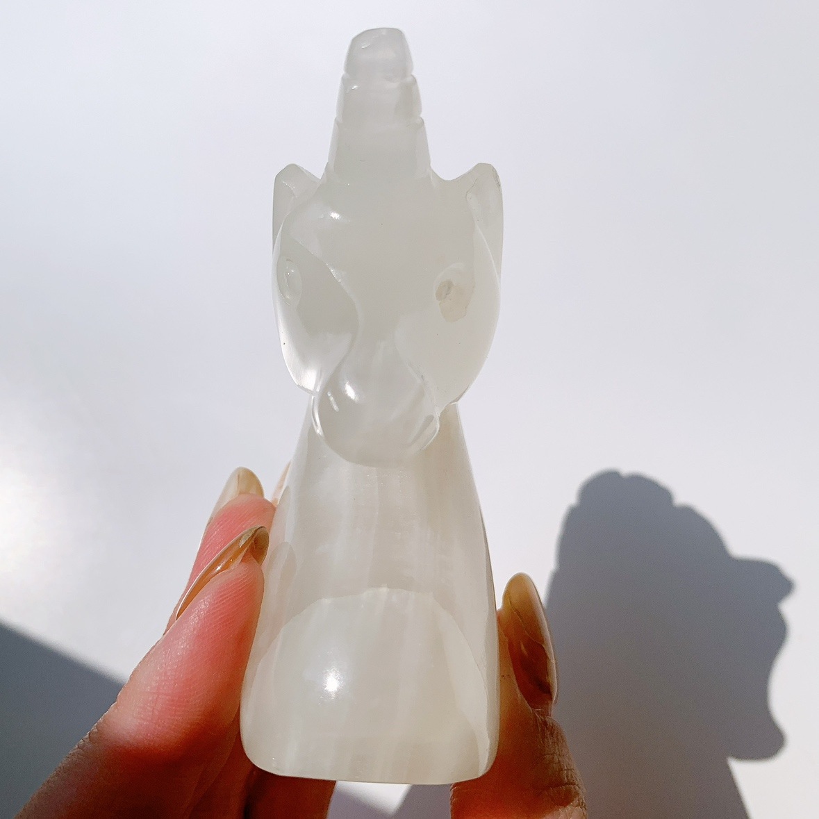 ホワイトオニキス ユニコーン型 | ユニコーン型 | Crystals by Purely