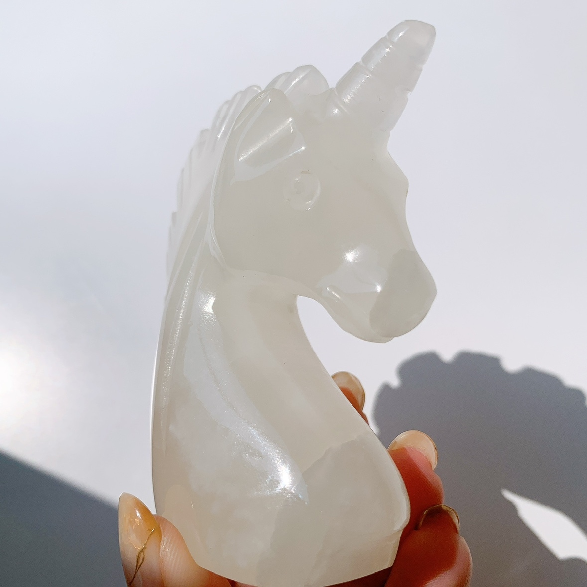 ホワイトオニキス ユニコーン型 | ユニコーン型 | Crystals by Purely