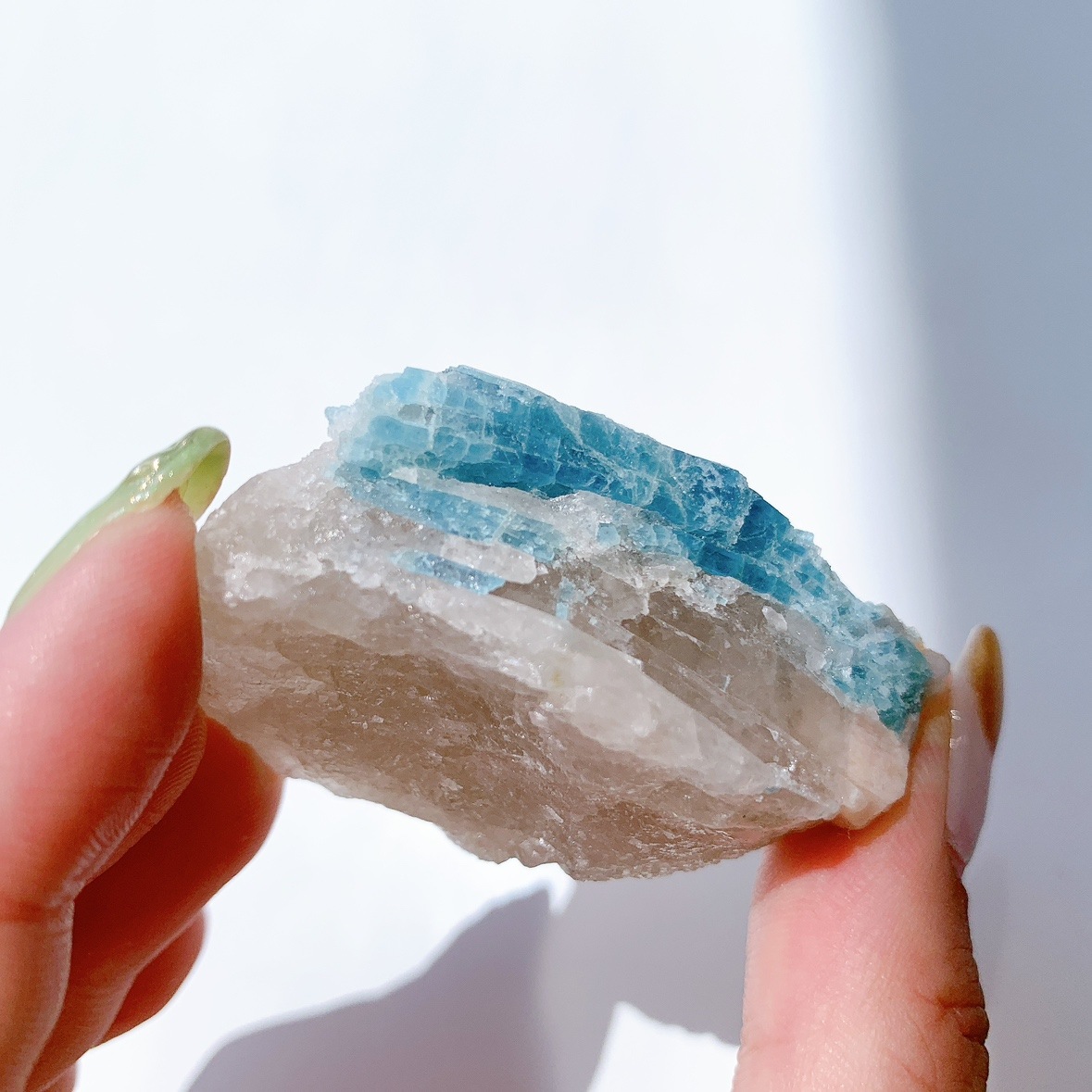 アクアマリン 原石 母岩付き　