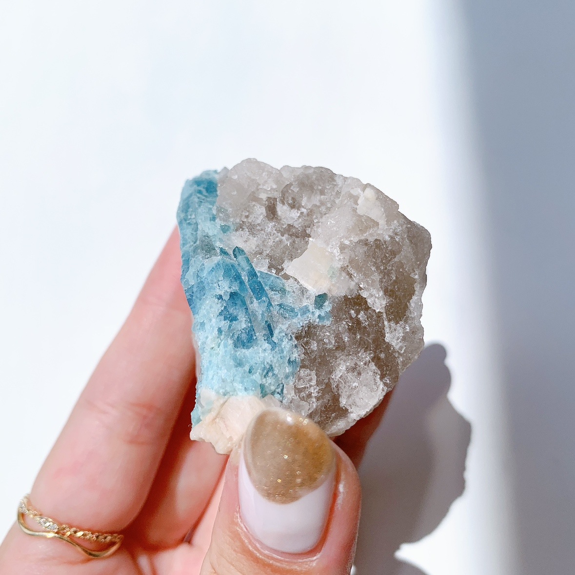 アクアマリン 原石 母岩付き　