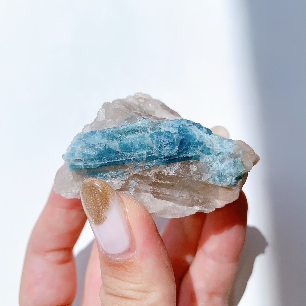 アクアマリン 原石 母岩付き　