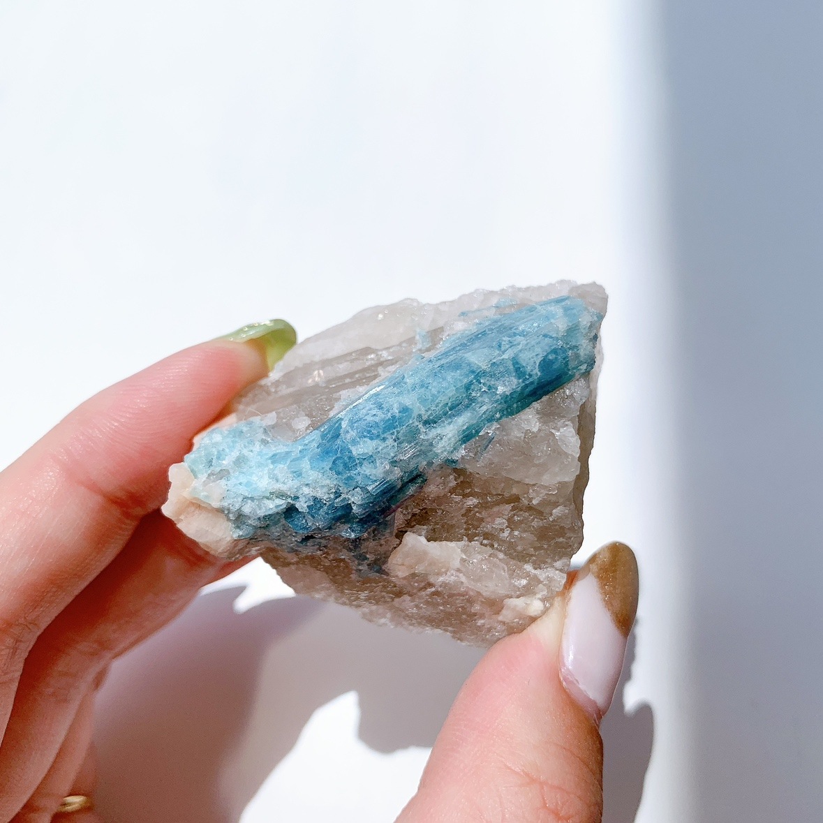 アクアマリン 原石 母岩付き　