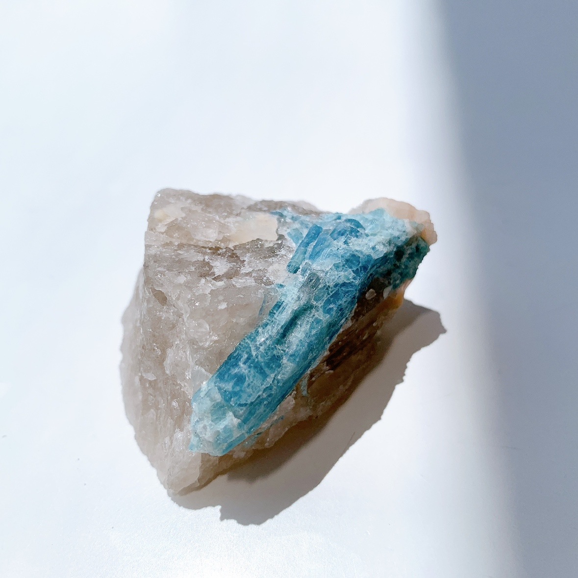 アクアマリン 原石 母岩付き　