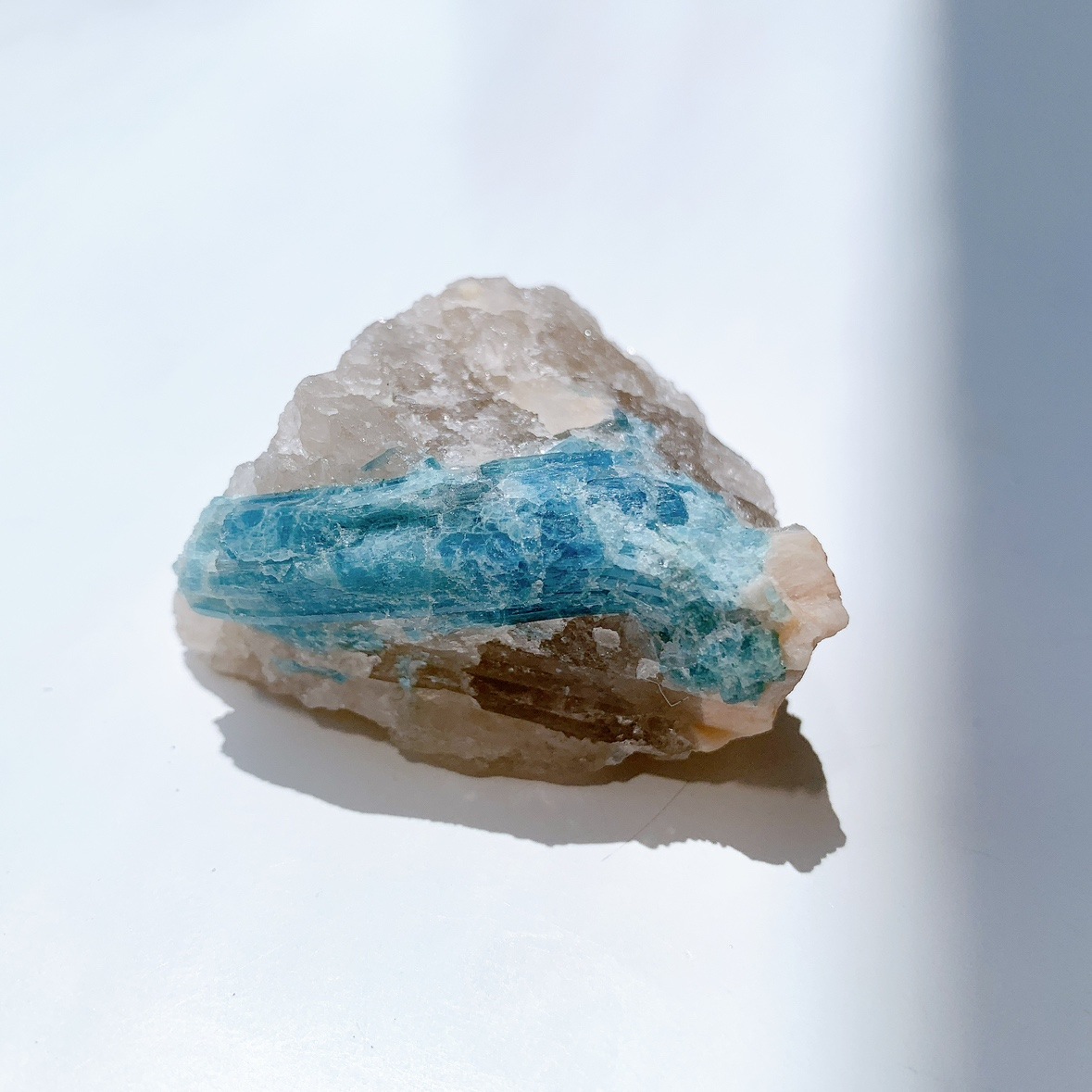 アクアマリン 原石 母岩付き　