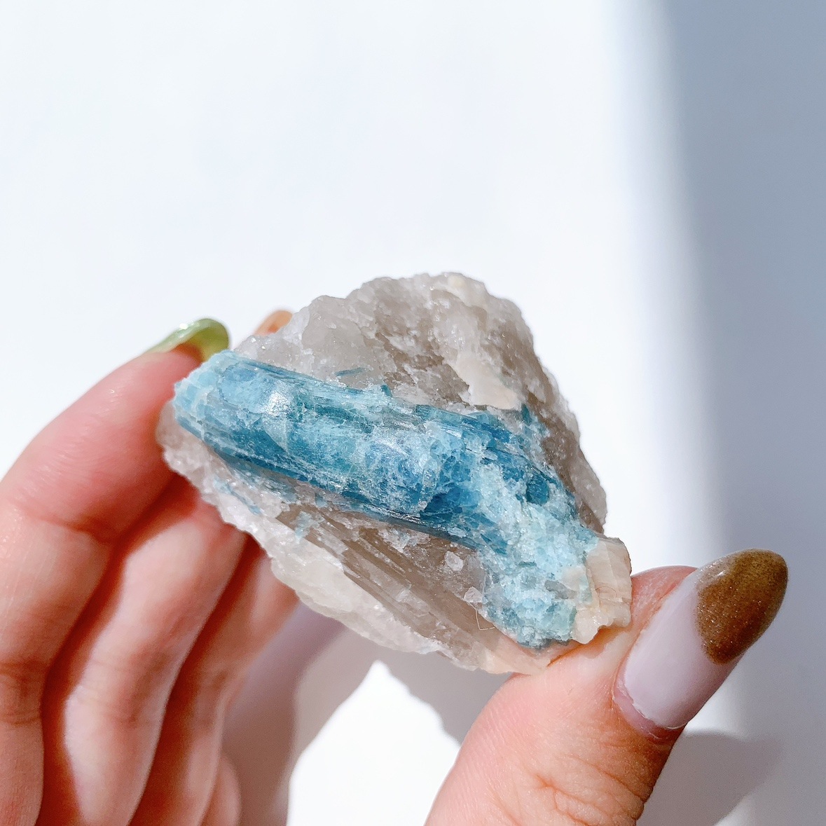 アクアマリン 原石 母岩付き　