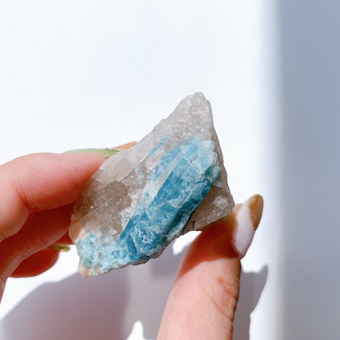 アクアマリン 原石 母岩付き　