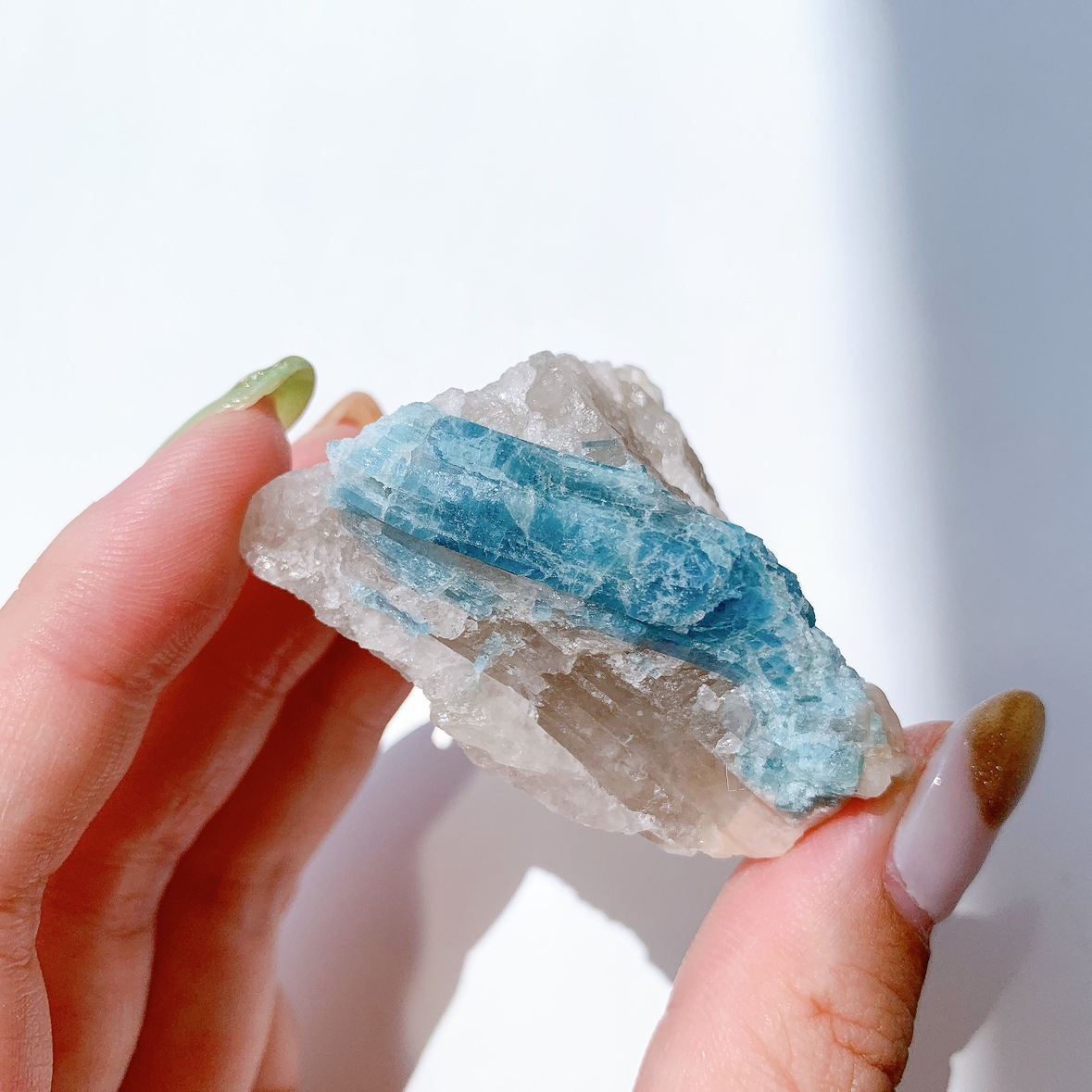 アクアマリン 原石 母岩付き　