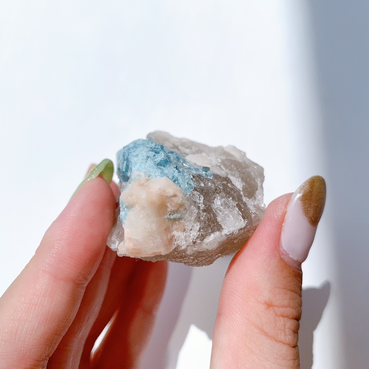 アクアマリン 原石 母岩付き　
