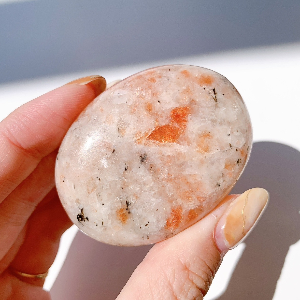 サンストーン にぎり石