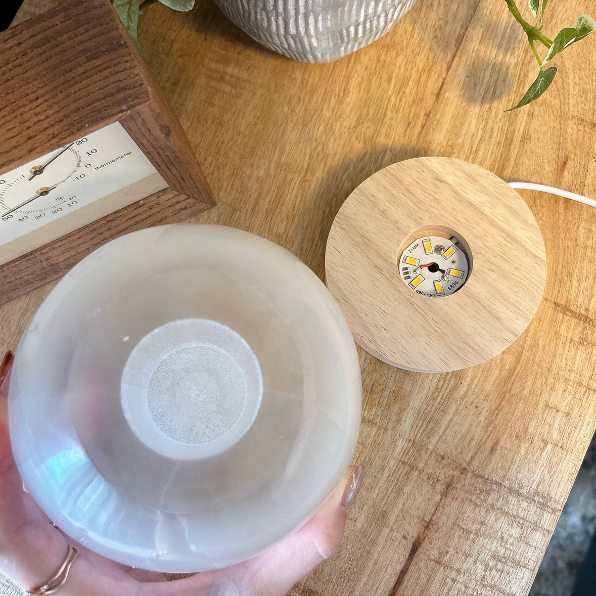 セレナイト ラウンド型 ランプ(USB LEDライト台座付き)