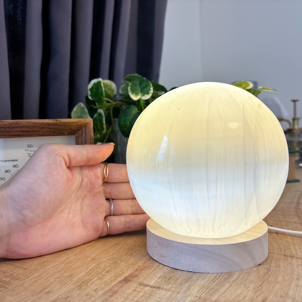 セレナイト ラウンド型 ランプ(USB LEDライト台座付き)