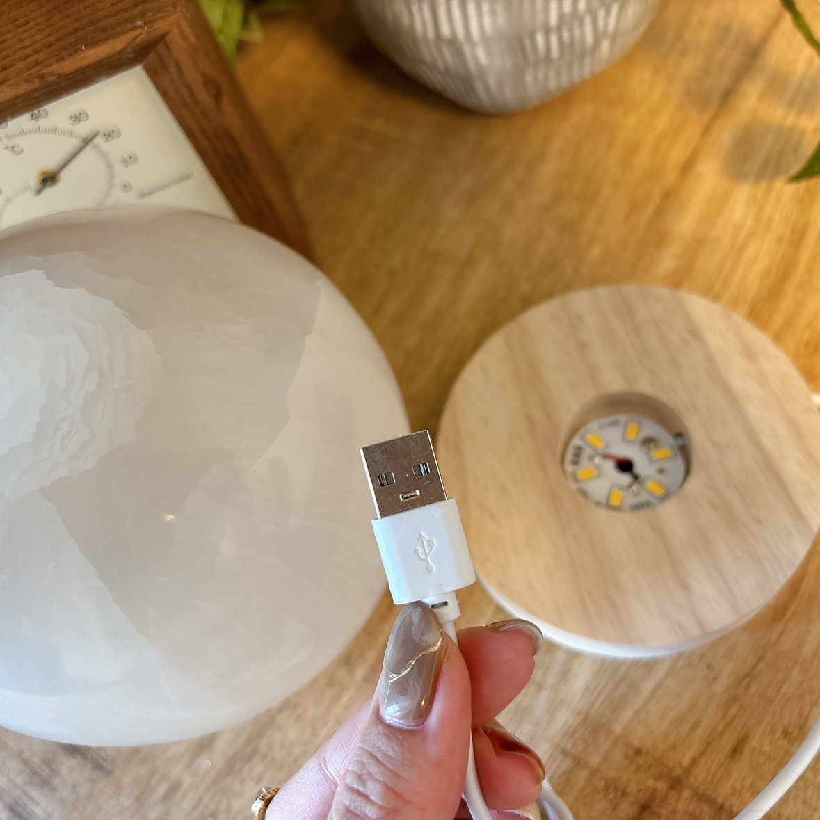 セレナイト ラウンド型 ランプ(USB LEDライト台座付き)