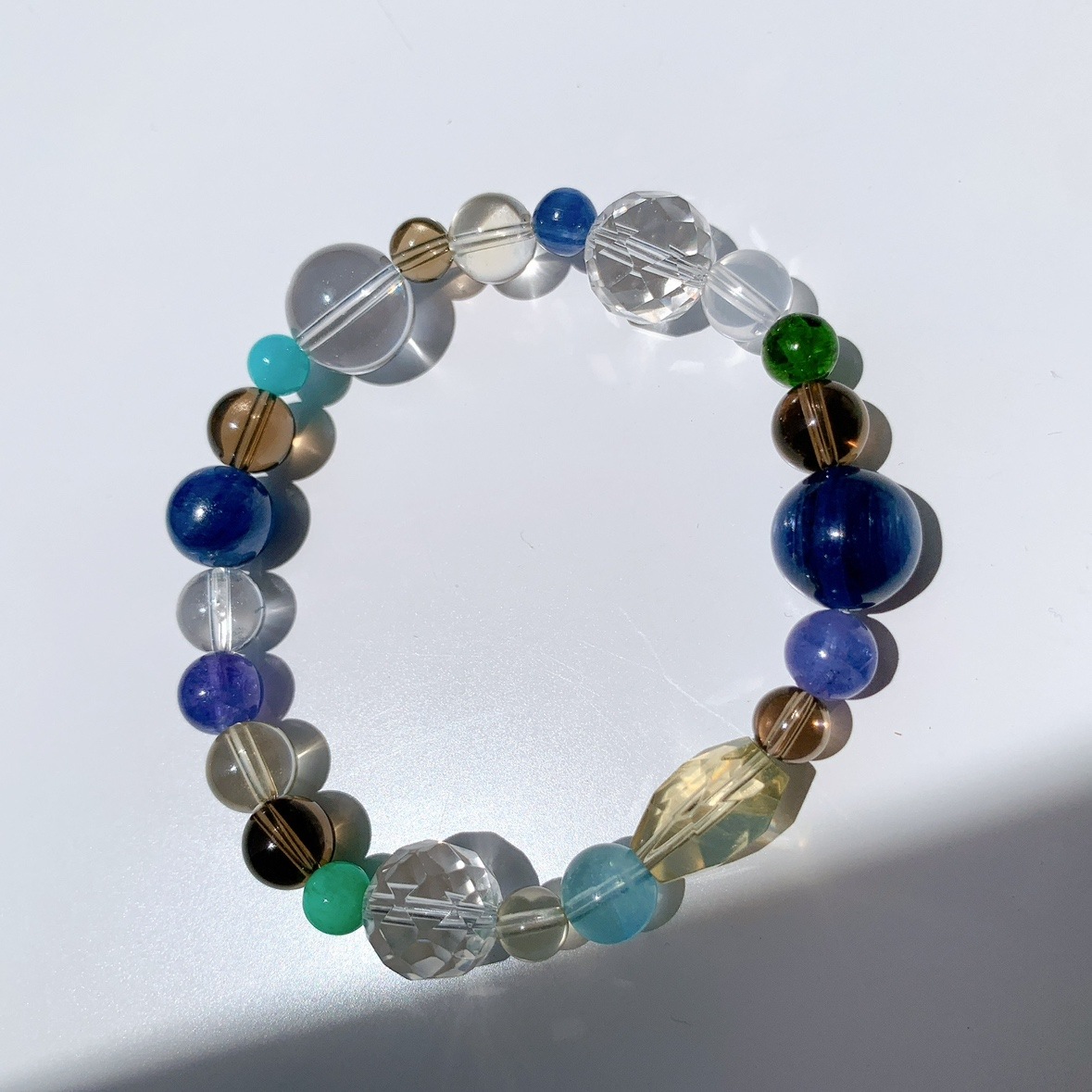 [111Y]カイヤナイト,スモーキークォーツ,ダイオプテーズ,ミルキークォーツ,水晶,レモンオーラ,レモンクォーツ,アマゾナイト,タンザナイト,クリソプレーズ,アクアマリン,コスモオーラ ブレスレット
