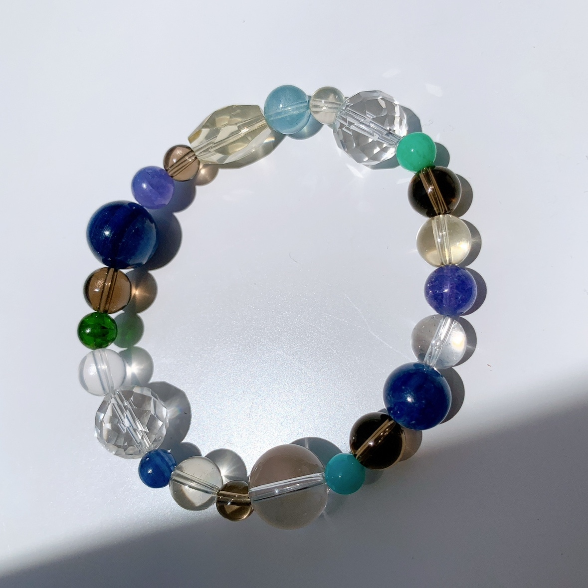 [111Y]カイヤナイト,スモーキークォーツ,ダイオプテーズ,ミルキークォーツ,水晶,レモンオーラ,レモンクォーツ,アマゾナイト,タンザナイト,クリソプレーズ,アクアマリン,コスモオーラ ブレスレット