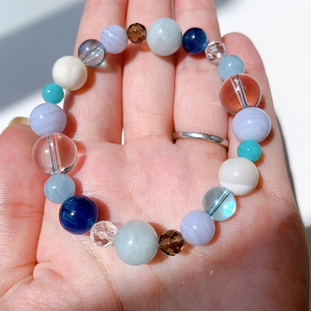 [113Y]カイヤナイト,水晶,アクアマリン,スモーキークォーツ,ブルーレースアゲート,アクアオーラ,マザーオブパール,アマゾナイト ブレスレット