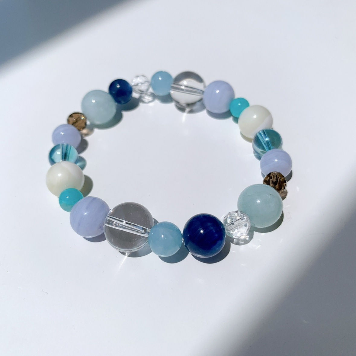 [113Y]カイヤナイト,水晶,アクアマリン,スモーキークォーツ,ブルーレースアゲート,アクアオーラ,マザーオブパール,アマゾナイト ブレスレット
