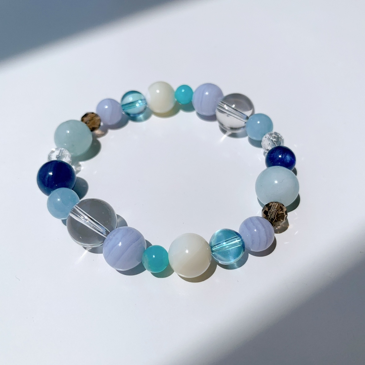 [113Y]カイヤナイト,水晶,アクアマリン,スモーキークォーツ,ブルーレースアゲート,アクアオーラ,マザーオブパール,アマゾナイト ブレスレット
