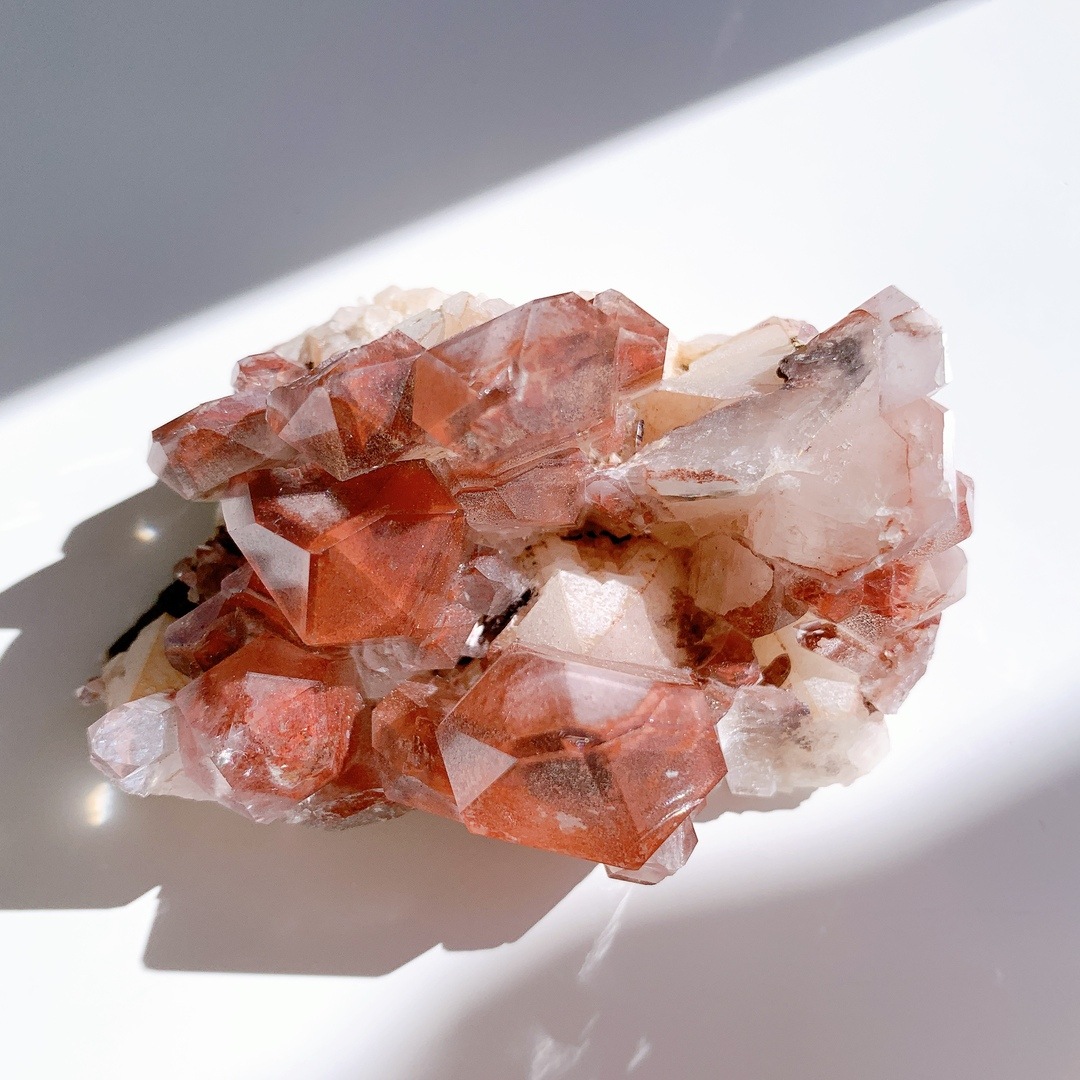 レッドファントム クラスター | 原石 | Crystals by Purely