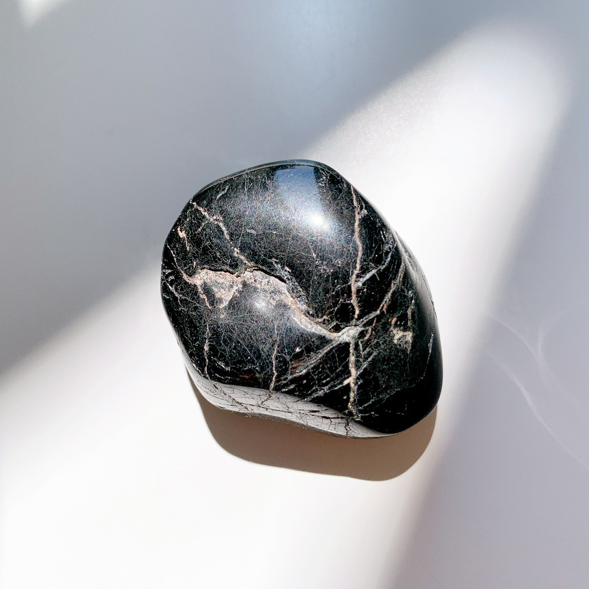 ブラックトルマリン タンブル | タンブル | Crystals by Purely