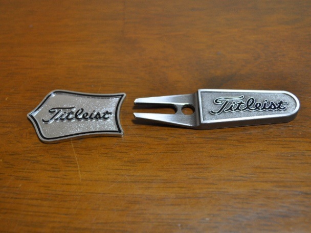 タイトリスト グリーンフォーク ボールマーカーセット ブラック TITLEIST 2022 DIVOT TOOL & BALL MARKER KIT BLACK 2201