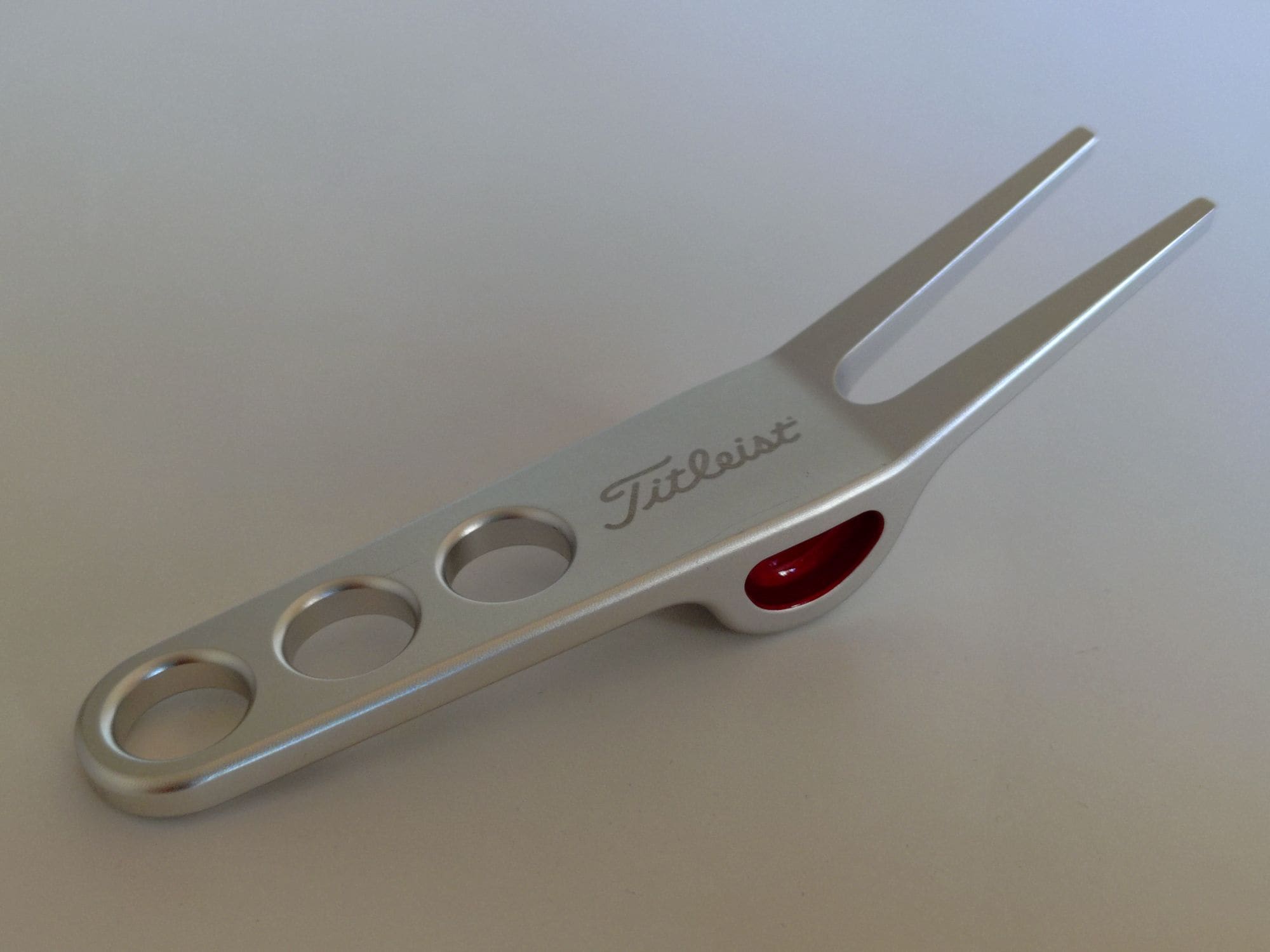<メール便送料無料代引き不可>スコッティキャメロン ピボットツール シルバーレッドオーバルドット SCOTTY CAMERON 2025 PIVOT TOOL MILLED ALUMINUM SILVER RED OVAL DOT 32260