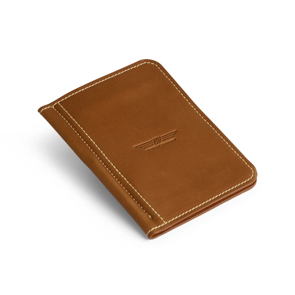 ボーケイ プレミアムレザー スコアカードホルダー タン　VOKEY 2024 BV WINGS DEBOSSED PREMIUM LEATHER SCORECARD HOLDER TAN 240003