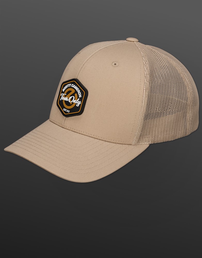 スコッティキャメロン サークルＴ ツアーオンリー ラバーパッチ フレックスフィット レトロ トラッカーキャップ カーキ  SCOTTY CAMERON 2025 TOUR ONLY FLEXFIT RETORO TRUCKER CAP KHAKI SC060024