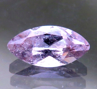 美蛍光✨マグネシオ アキシナイト 原石 レアストーン マグネシオアキシナイト 0.61ct 薄紫の苦土斧石 新
