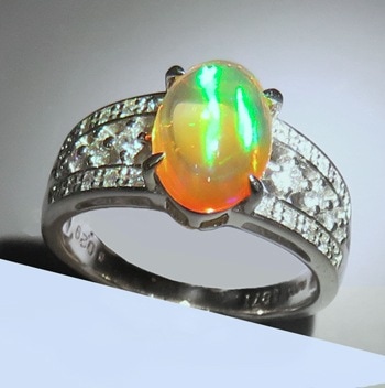 【鑑別書付き】　南国の夕日色　天然ファイアオパール 目算3ct 位メレダイヤ メキシコ産ファイアオパール 1.7ct ダイヤモンド 約1ct プラチナ