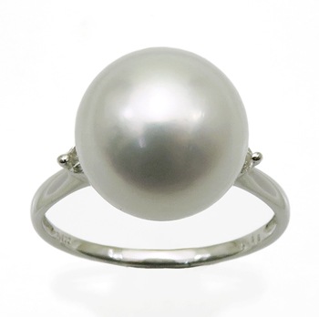 南洋真珠 リング 10.5mm D0.08ct プラチナ 両サイドの控えめなダイヤが 