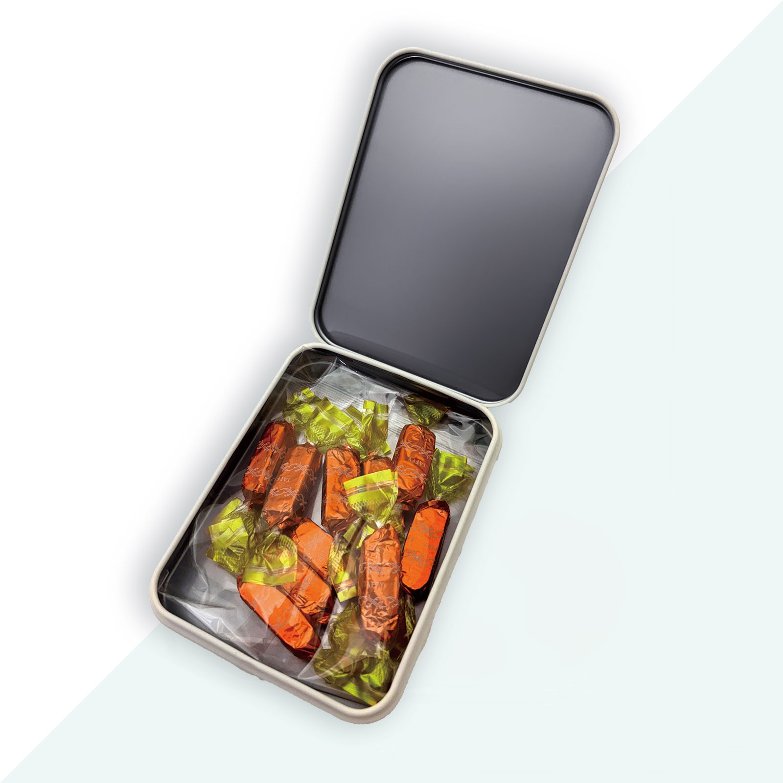 SPY×FAMILY「おでけけ大作戦」in 横浜・みなとみらい　おみやげ缶入りスカッチ（イーデン校）