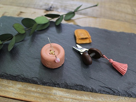 信楽焼のボタンマグネット