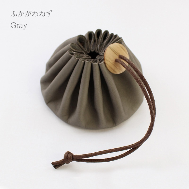 白なめし革の巾着