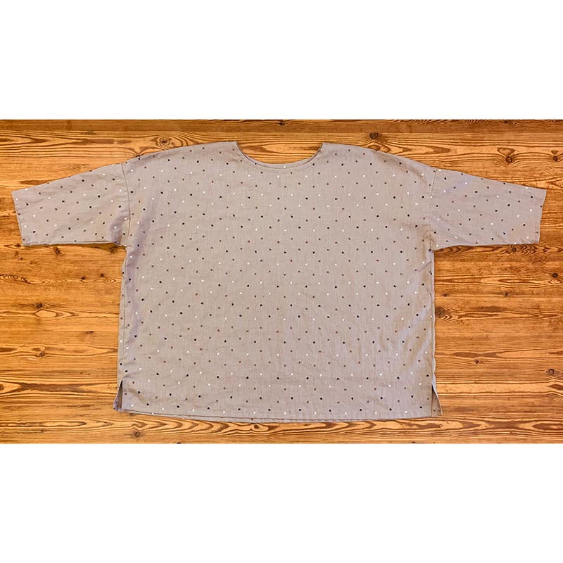 ドロップショルダーのゆったりブラウス(作り方なし)すてきにハンドメイド2025年1月号掲載