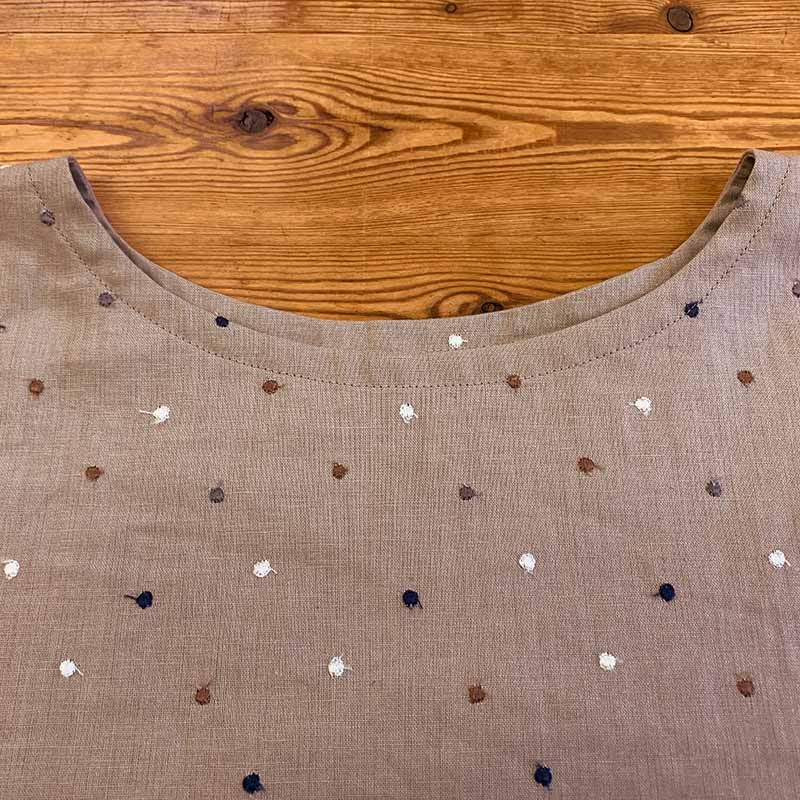 ドロップショルダーのゆったりブラウス(作り方なし)すてきにハンドメイド2025年1月号掲載