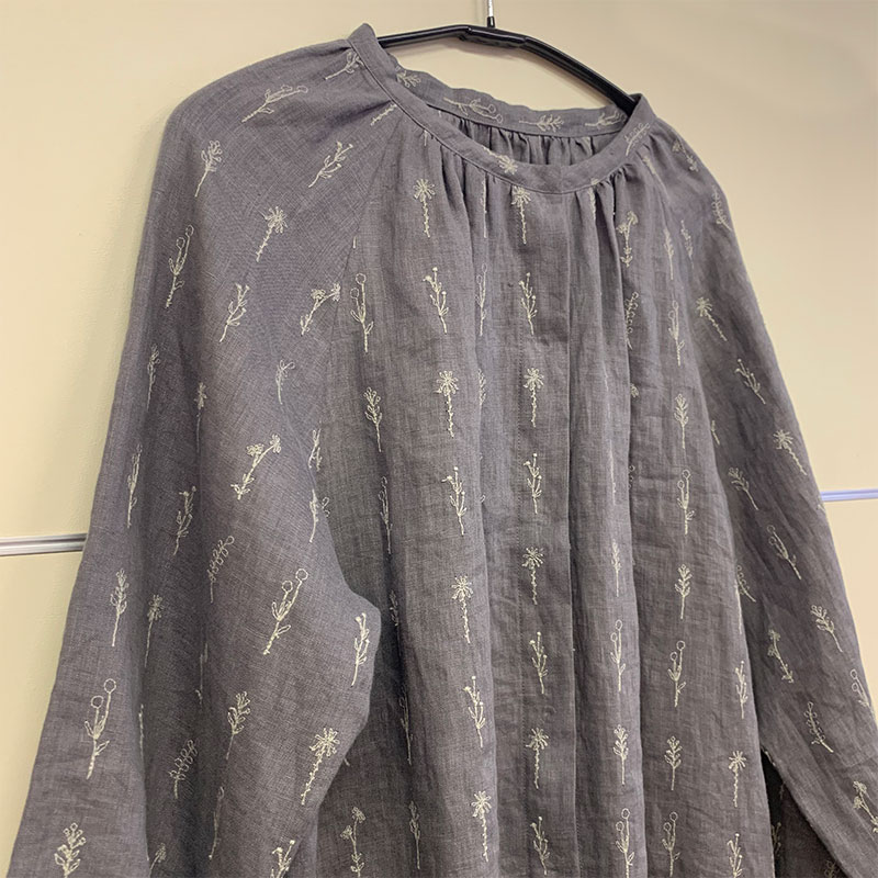 ラグランスリーブの前あきワンピースa(作り方なし）斉藤謠子のまいにちを楽しむ服とバッグ掲載