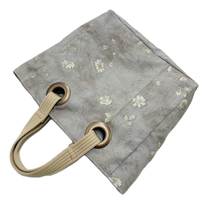 ちょっと小さなハトメのトートバッグ