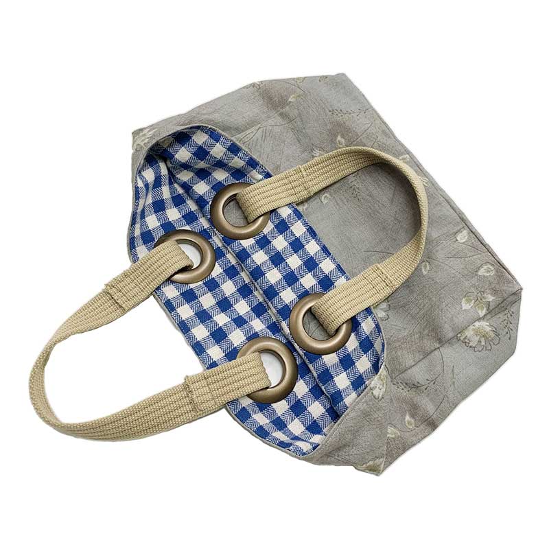 ちょっと小さなハトメのトートバッグ