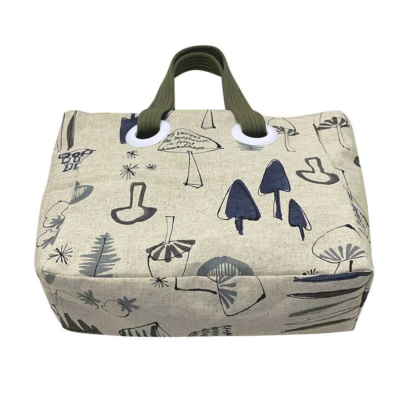 ちょっと小さなハトメのトートバッグ