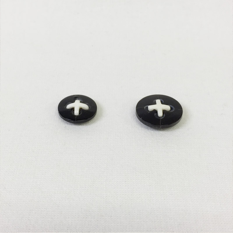 水牛ボタン　クロス柄　M（5-1）