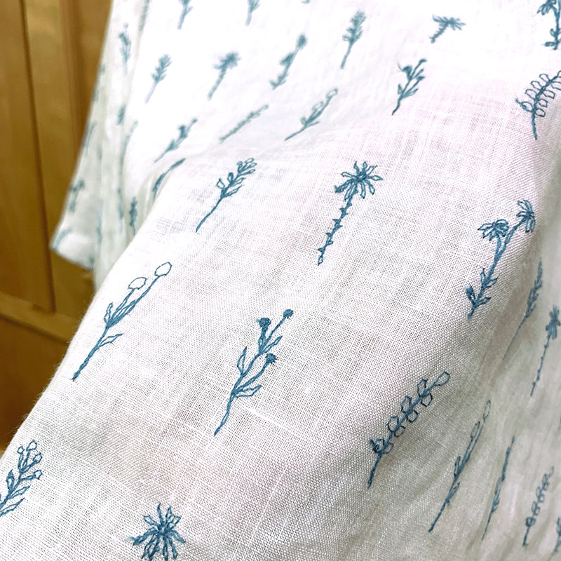 応用2 刺しゅうのTシャツブラウス(L~LL) 草花刺しゅう柄(作り方なし) すてきにハンドメイド2023年6月号参照